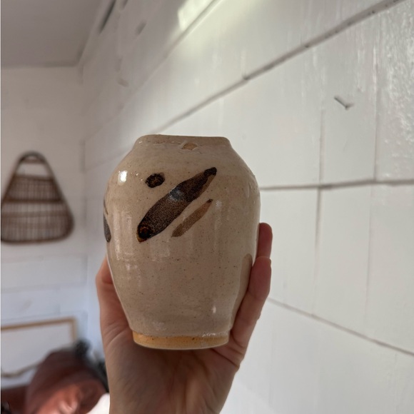 vintage Handcrafted pottery Vase with Abstract Design speckled tan brown - Picture 2 of 5